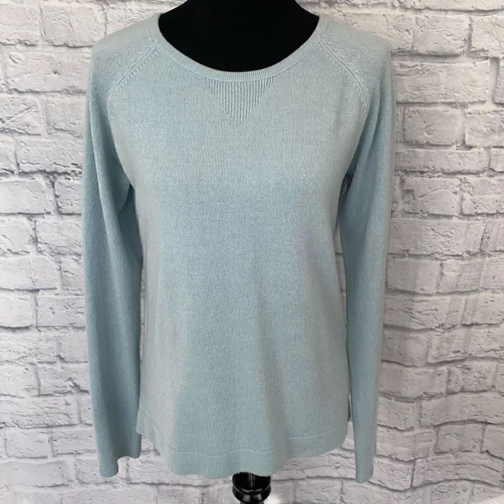 Outback red women M classic pullover longsleeve crewneck sweater light blue